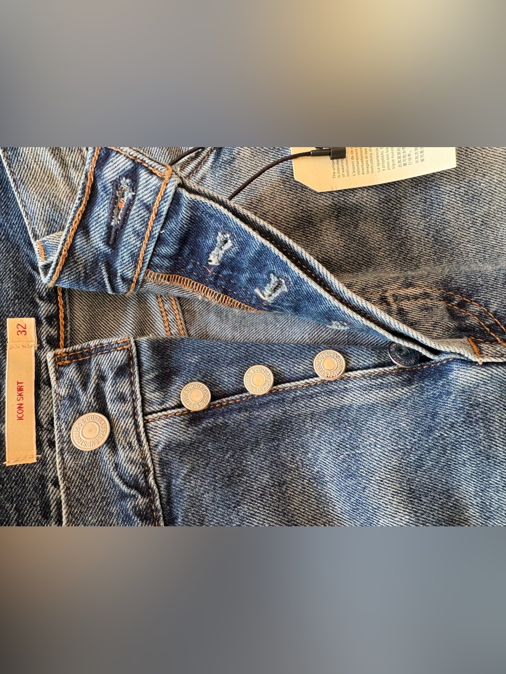 Levi's Icon Skirt Blue Denim Mini Skirt Brand New with Tags Button Fly - Picture 6 of 7